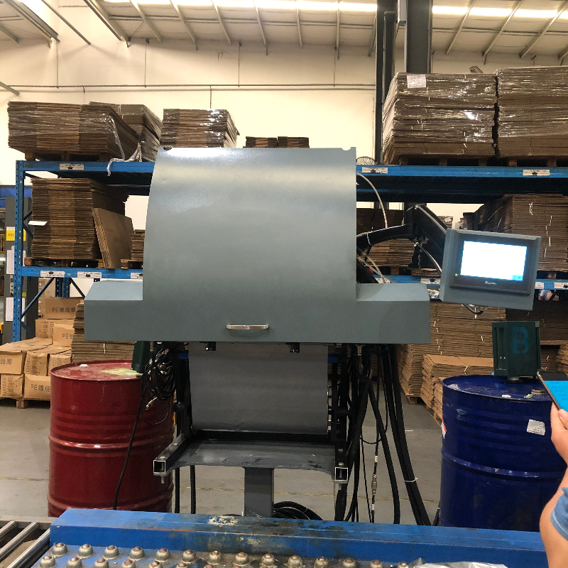 全自動(dòng)聚氨酯發(fā)泡機(jī)產(chǎn)品現(xiàn)場(chǎng)發(fā)泡膠包裝緩沖電動(dòng)發(fā)泡劑泡沫機(jī)廠家