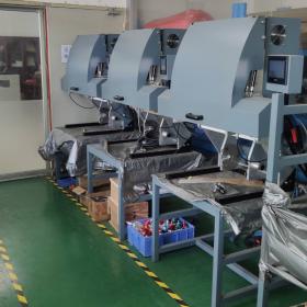 全自動聚氨酯發(fā)泡機產(chǎn)品現(xiàn)場發(fā)泡膠包裝緩沖電動發(fā)泡劑泡沫機廠家